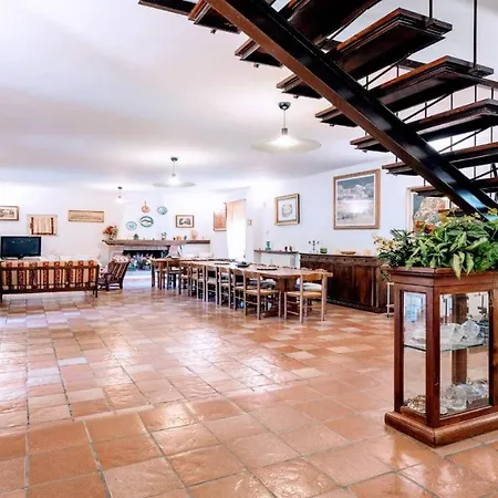 Vallocchia - Sleeps 18. Exclusive Pool/grounds. Spoleto 10 Mins. Rome 1 Hr Villa *
