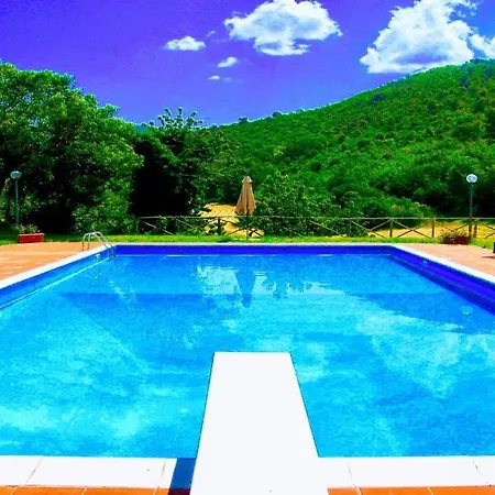 Villa Vallocchia - Sleeps 18. Exclusive Pool/grounds. Spoleto 10 Mins. Rome 1 Hr Borgiano (Perugia)