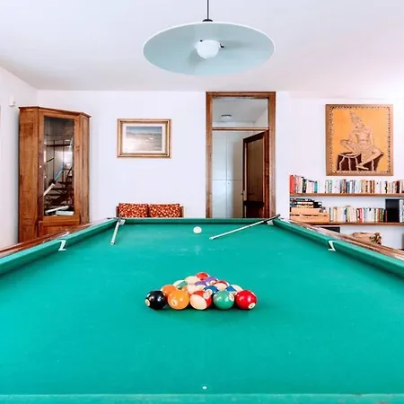 Vallocchia - Sleeps 18. Exclusive Pool/grounds. Spoleto 10 Mins. Rome 1 Hr Villa *