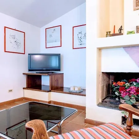 Villa Vallocchia - Sleeps 18. Exclusive Pool/grounds. Spoleto 10 Mins. Rome 1 Hr Borgiano (Perugia)