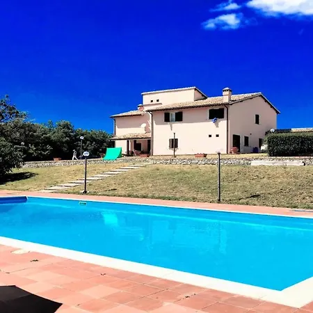 Vallocchia - Sleeps 18. Exclusive Pool/grounds. Spoleto 10 Mins. Rome 1 Hr Villa