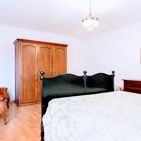 Vallocchia - Sleeps 18. Exclusive Pool/grounds. Spoleto 10 Mins. Rome 1 Hr Villa Borgiano (Perugia)