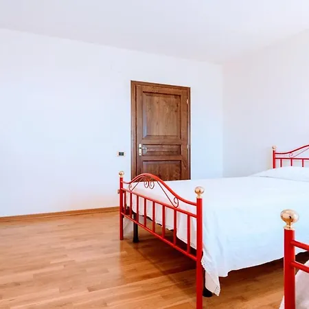 Vallocchia - Sleeps 18. Exclusive Pool/grounds. Spoleto 10 Mins. Rome 1 Hr Villa