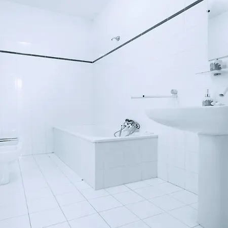 Vallocchia - Sleeps 18. Exclusive Pool/grounds. Spoleto 10 Mins. Rome 1 Hr