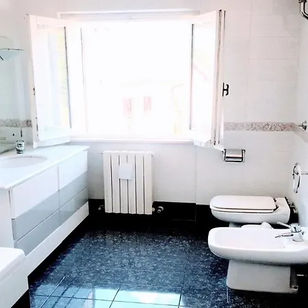 Vallocchia - Sleeps 18. Exclusive Pool/grounds. Spoleto 10 Mins. Rome 1 Hr
