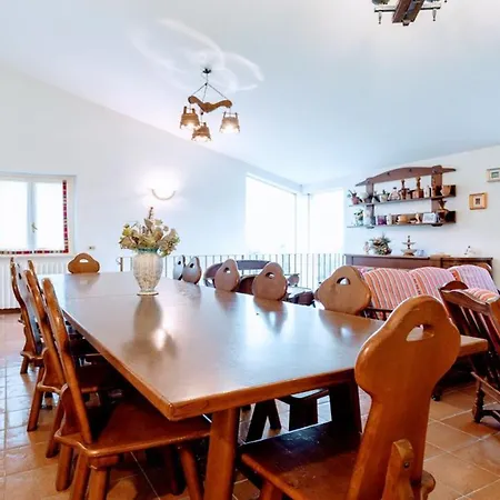 Villa Vallocchia - Sleeps 18. Exclusive Pool/grounds. Spoleto 10 Mins. Rome 1 Hr Borgiano (Perugia)