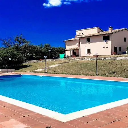 Vallocchia - Sleeps 18. Exclusive Pool/grounds. Spoleto 10 Mins. Rome 1 Hr