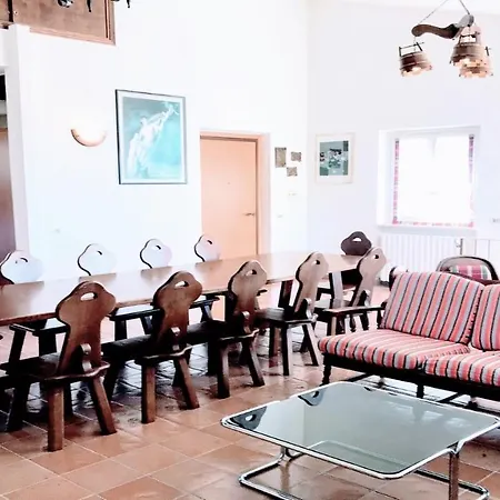 Vallocchia - Sleeps 18. Exclusive Pool/grounds. Spoleto 10 Mins. Rome 1 Hr Villa *