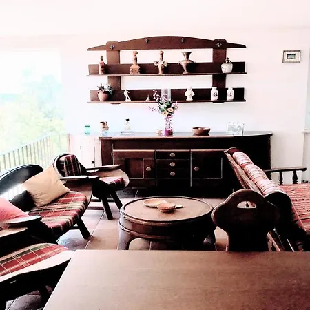 Villa Vallocchia - Sleeps 18. Exclusive Pool/grounds. Spoleto 10 Mins. Rome 1 Hr *