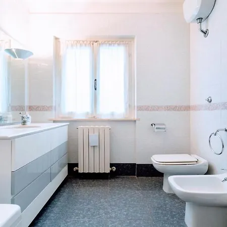 Villa Vallocchia - Sleeps 18. Exclusive Pool/grounds. Spoleto 10 Mins. Rome 1 Hr
