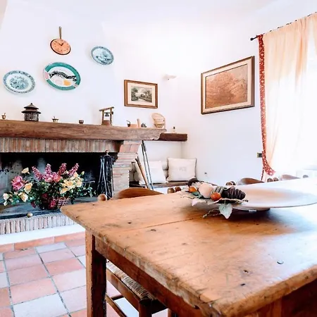 Vallocchia - Sleeps 18. Exclusive Pool/grounds. Spoleto 10 Mins. Rome 1 Hr Villa