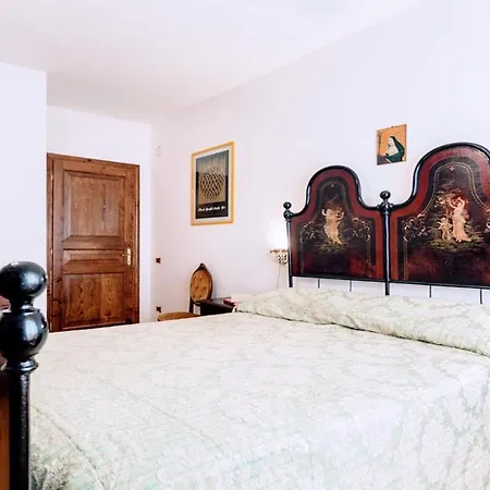 Vallocchia - Sleeps 18. Exclusive Pool/grounds. Spoleto 10 Mins. Rome 1 Hr