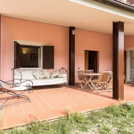Villa Vallocchia - Sleeps 18. Exclusive Pool/grounds. Spoleto 10 Mins. Rome 1 Hr