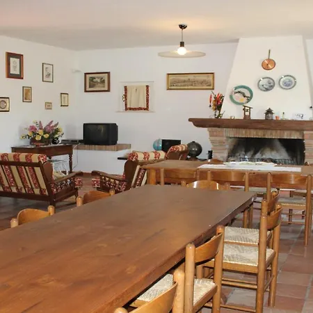 Vallocchia - Sleeps 18. Exclusive Pool/grounds. Spoleto 10 Mins. Rome 1 Hr Villa *