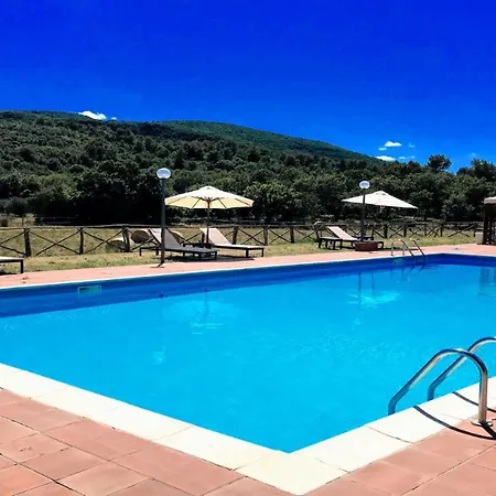 Villa Vallocchia - Sleeps 18. Exclusive Pool/grounds. Spoleto 10 Mins. Rome 1 Hr *