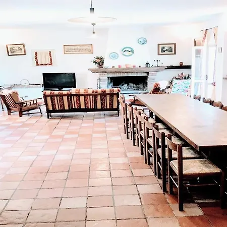 Vallocchia - Sleeps 18. Exclusive Pool/grounds. Spoleto 10 Mins. Rome 1 Hr *