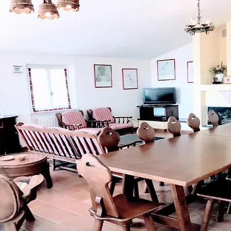 Vallocchia - Sleeps 18. Exclusive Pool/grounds. Spoleto 10 Mins. Rome 1 Hr *